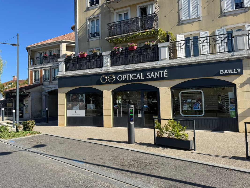 The Optical Santé storefront in Bailly-Romainvilliers